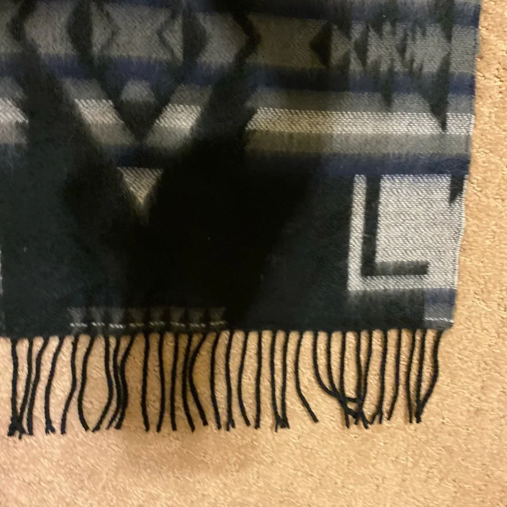NWOT D & Y - Mens (softer than cashmere) black/gray/blue long scarf, Size: 64x12
